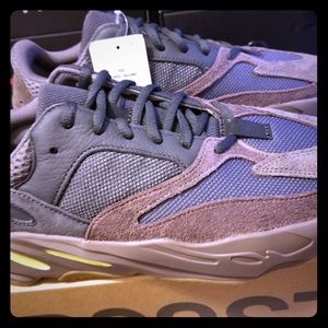 Adidas Yeezy Boost 700 Mauve sz 9.5